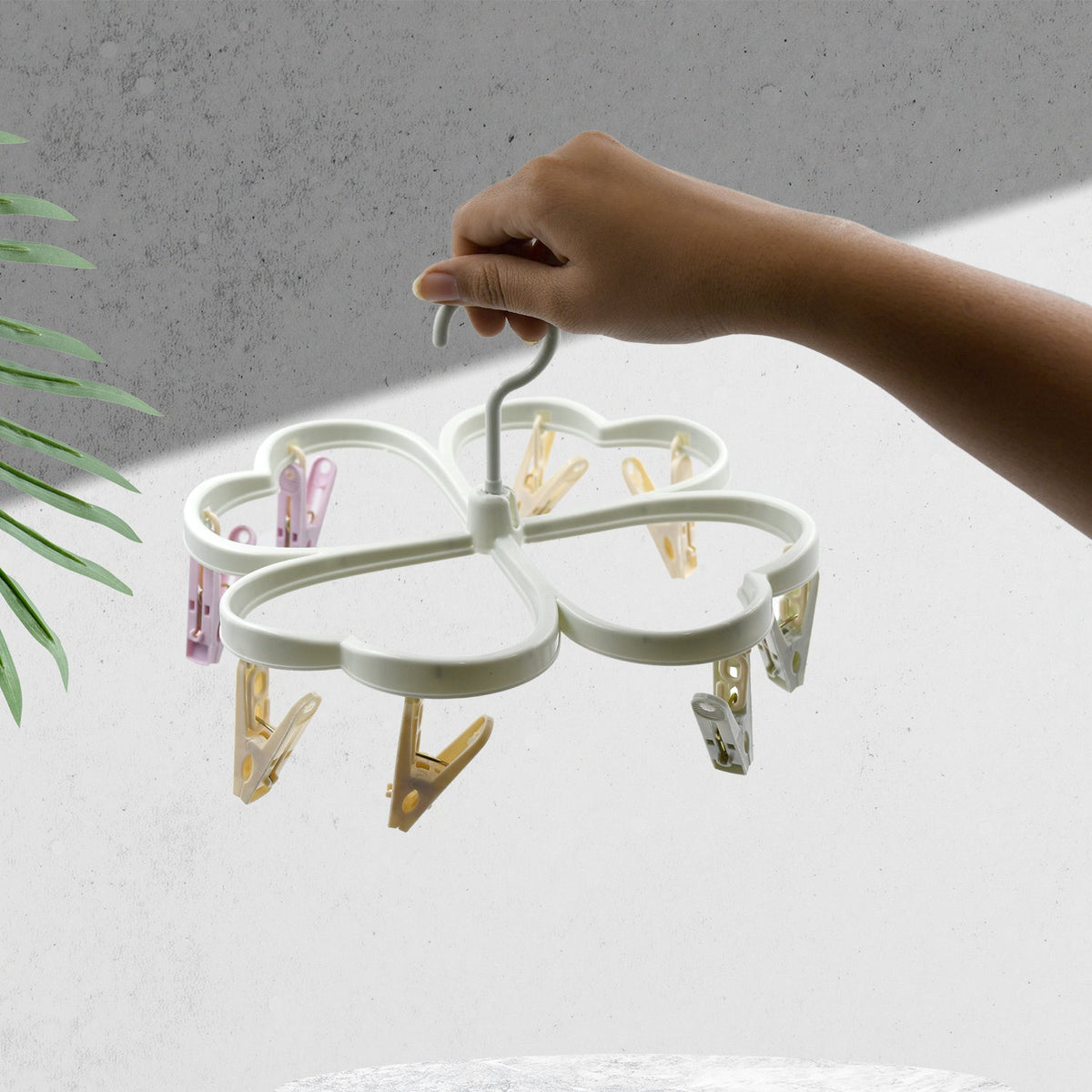 Detailed view of the plastic cloth drying rack's 360¡ swivel hook.