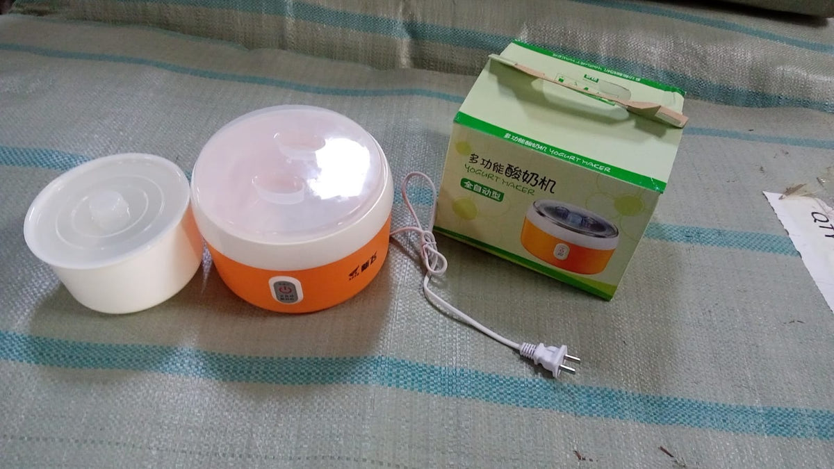 Compact modern design of ChefÕs Embrace electronic yogurt maker