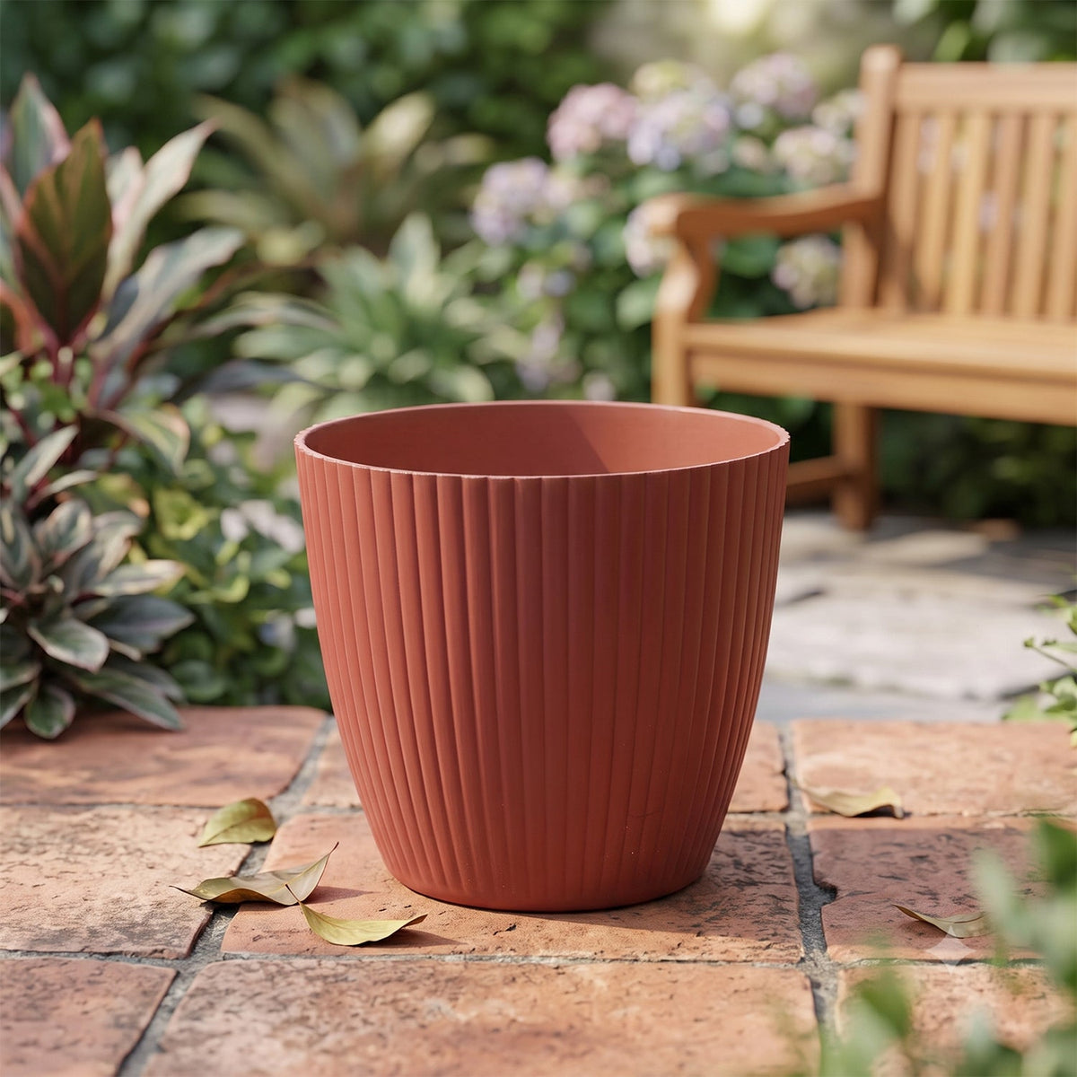 Plastic Flower Pots Ð Durable Round Planters for Home & Garden | Plant Edge